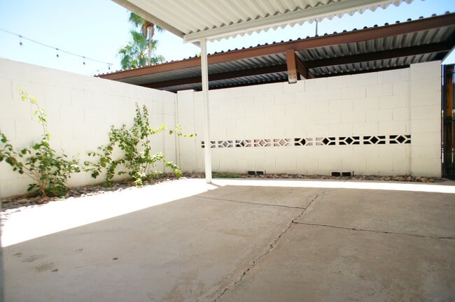 Building Photo - 4206 N Parkway Ave