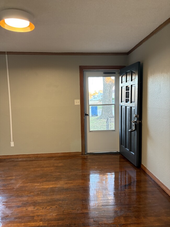 Building Photo - 1421 E Lockheed Ct