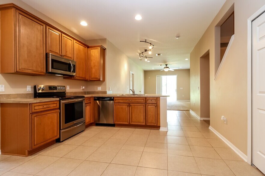 Building Photo - 8101 Pea Tree Ct