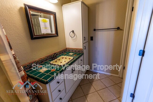 Building Photo - 10015 E Mountain View Rd