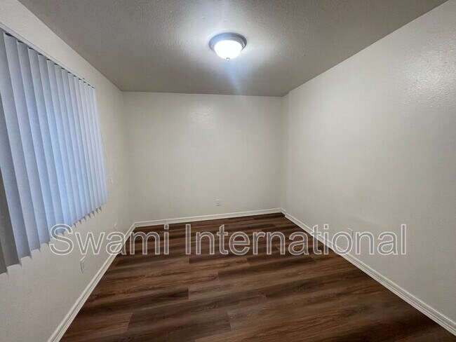 Building Photo - 345 Stepney St