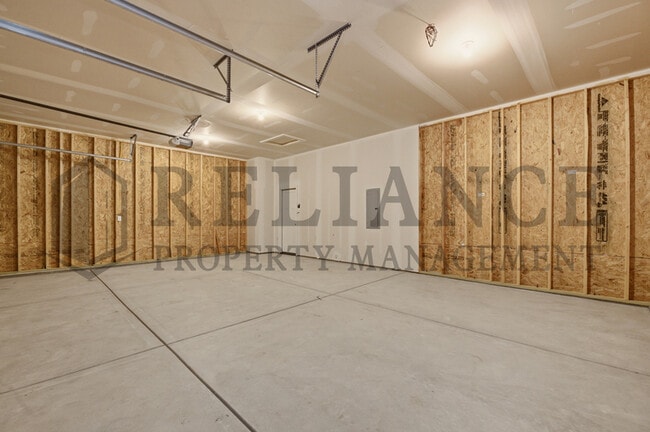 Building Photo - 731 Elmwood St