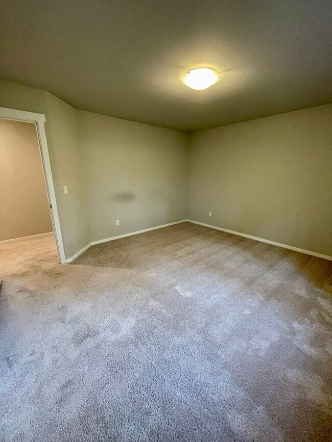 Building Photo - Welcome to your dream home in Cle Elum!