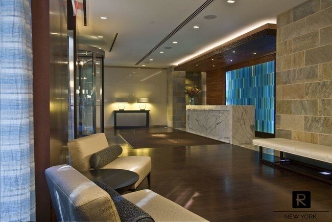 Building Photo - 300 North End Avenue