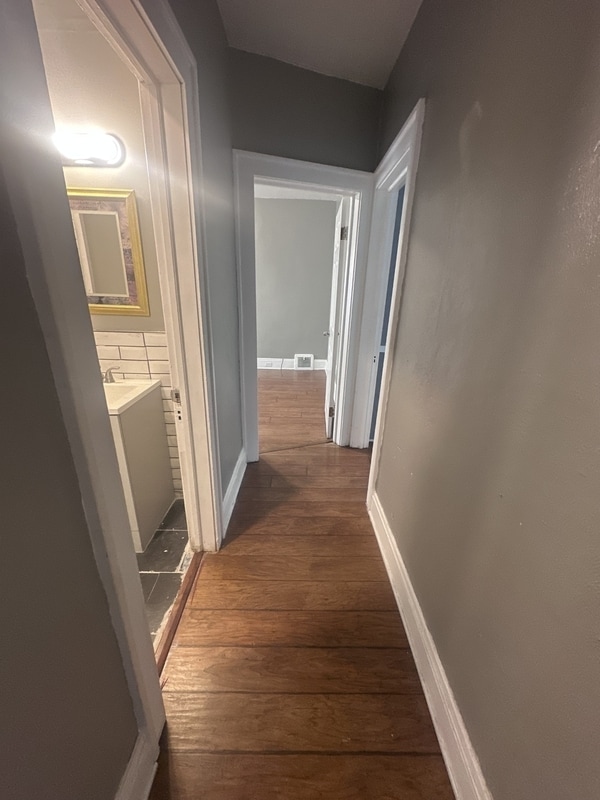 Building Photo - 4915 E 109th St