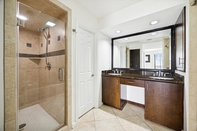 Building Photo - 3350 McCue Rd