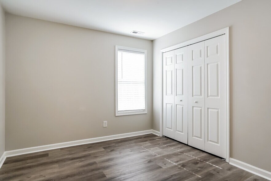 Building Photo - 3206 Hayling Dr