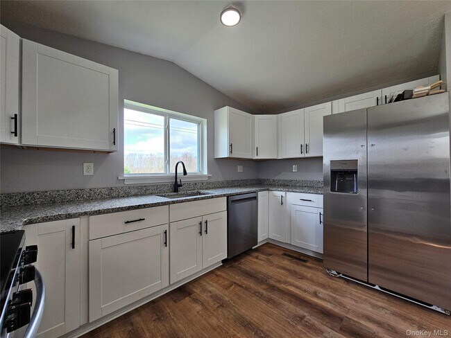 Building Photo - 334 Fair Oaks Rd