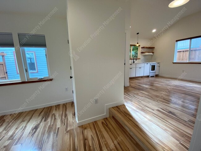 Building Photo - Cute newer built ADU near Downtown Bend