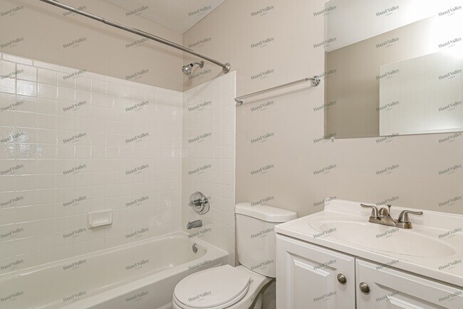 Building Photo - 734 Bull Valley Dr