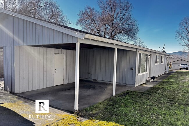 Building Photo - Newly Remodeled 2 Bed / 1 Bath Home Near Providence Hospital