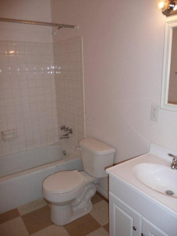  - 423 Janette Ave SW
