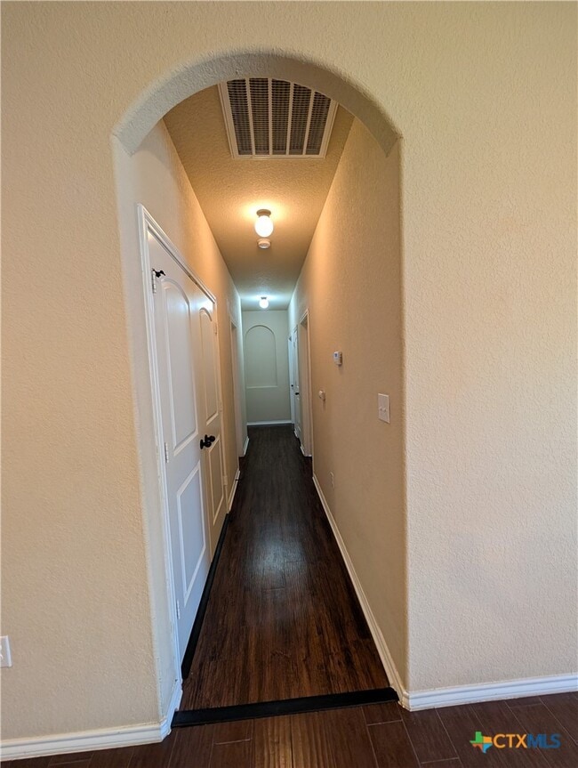 Building Photo - 697 Creekside Cir