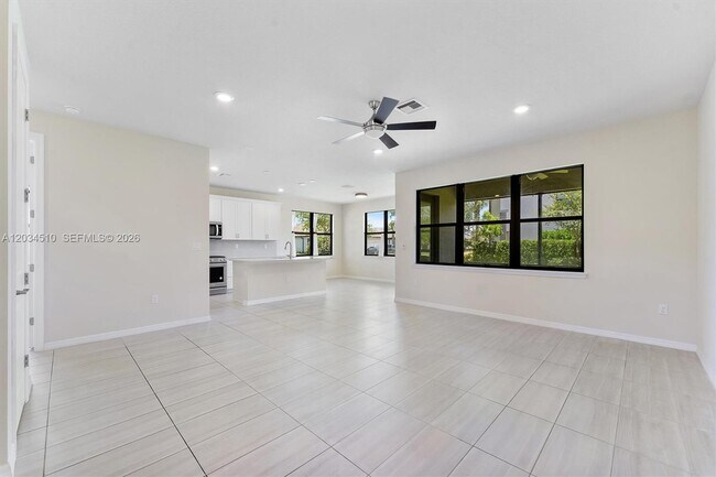 Building Photo - 2485 Primrose Pl
