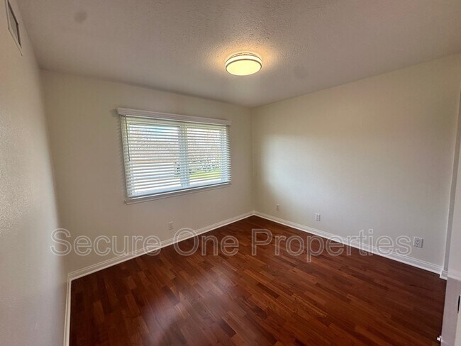 Building Photo - 1390 Calle Pecos