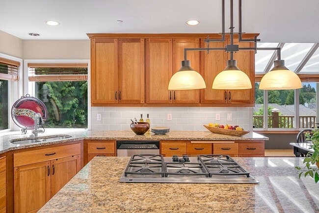 Building Photo - 4bd/2.5ba Newcastle Home