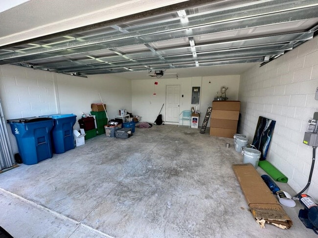 Building Photo - 1099 Dania Cir