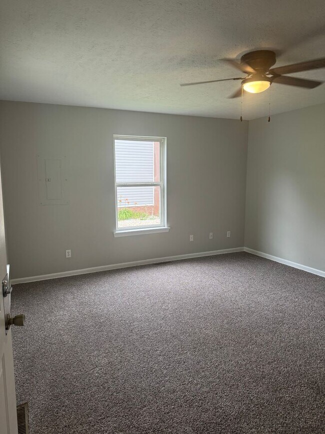 Building Photo - 2 bedroom home in Springfield
