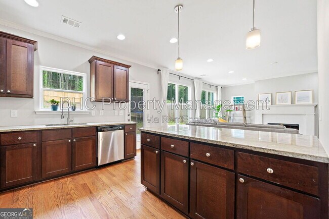 Building Photo - 1765 Stoney Creek Dr SE