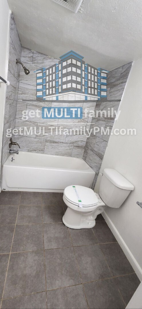 Building Photo - Your Perfect Phoenix Escape – Spacious 2-B...