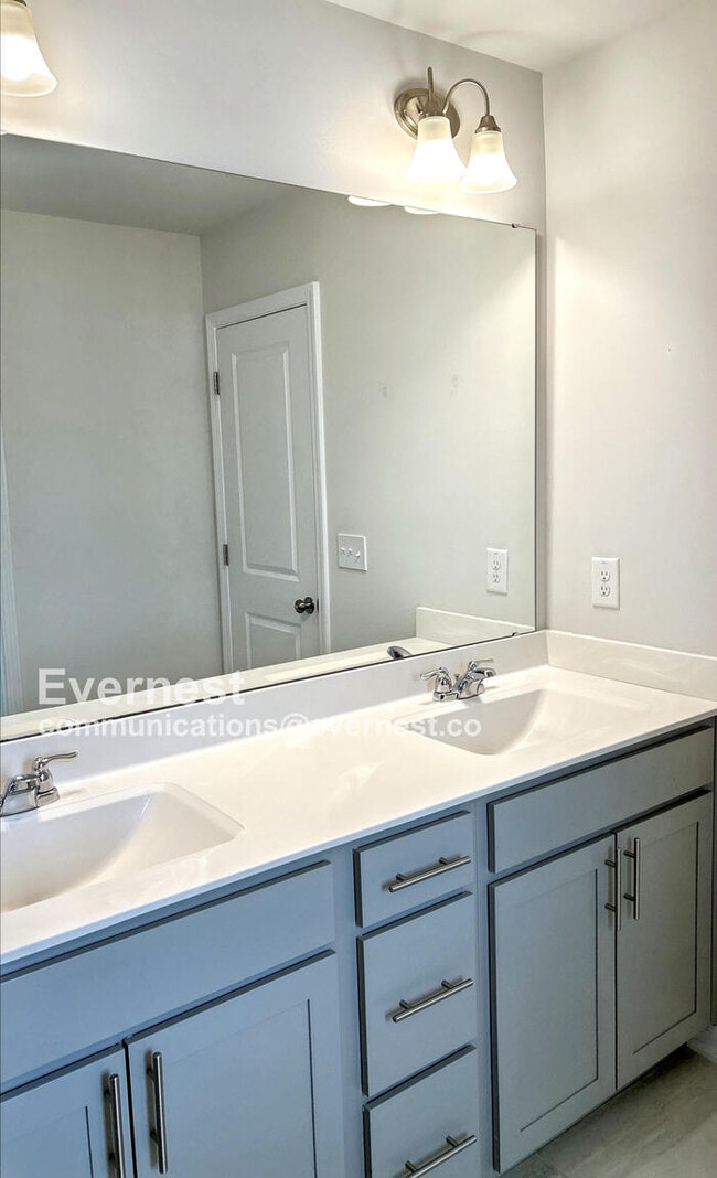Building Photo - 6529 Mezzo Ln