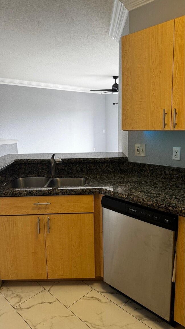 Building Photo - 504 Belmont Pl