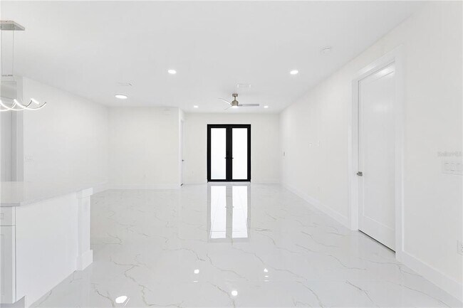 Building Photo - 1180 Vernon Ave