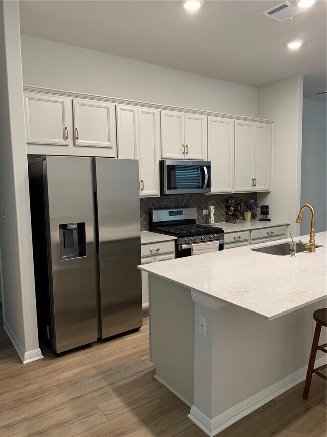 Building Photo - 2420 Danbury Ln