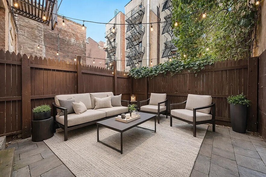 Building Photo - 321 W 16th St