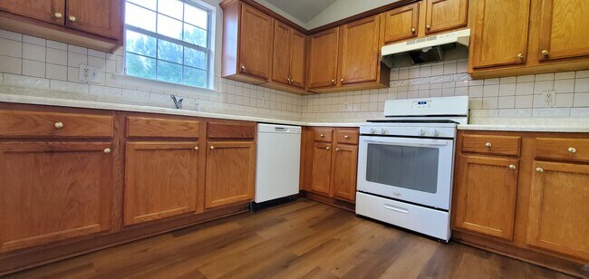 Building Photo - 10600 Redbud Ln