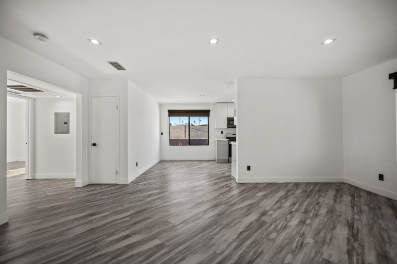 Building Photo - 955 Oxford Ave