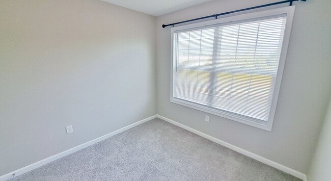 Building Photo - 3 Bed / 2-1/2 Bath Single Family Townhome w/1-Car Garage