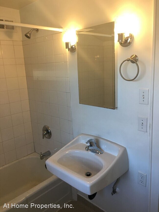 Building Photo - 4 br, 2 bath House - 861 SW Madison Avenue