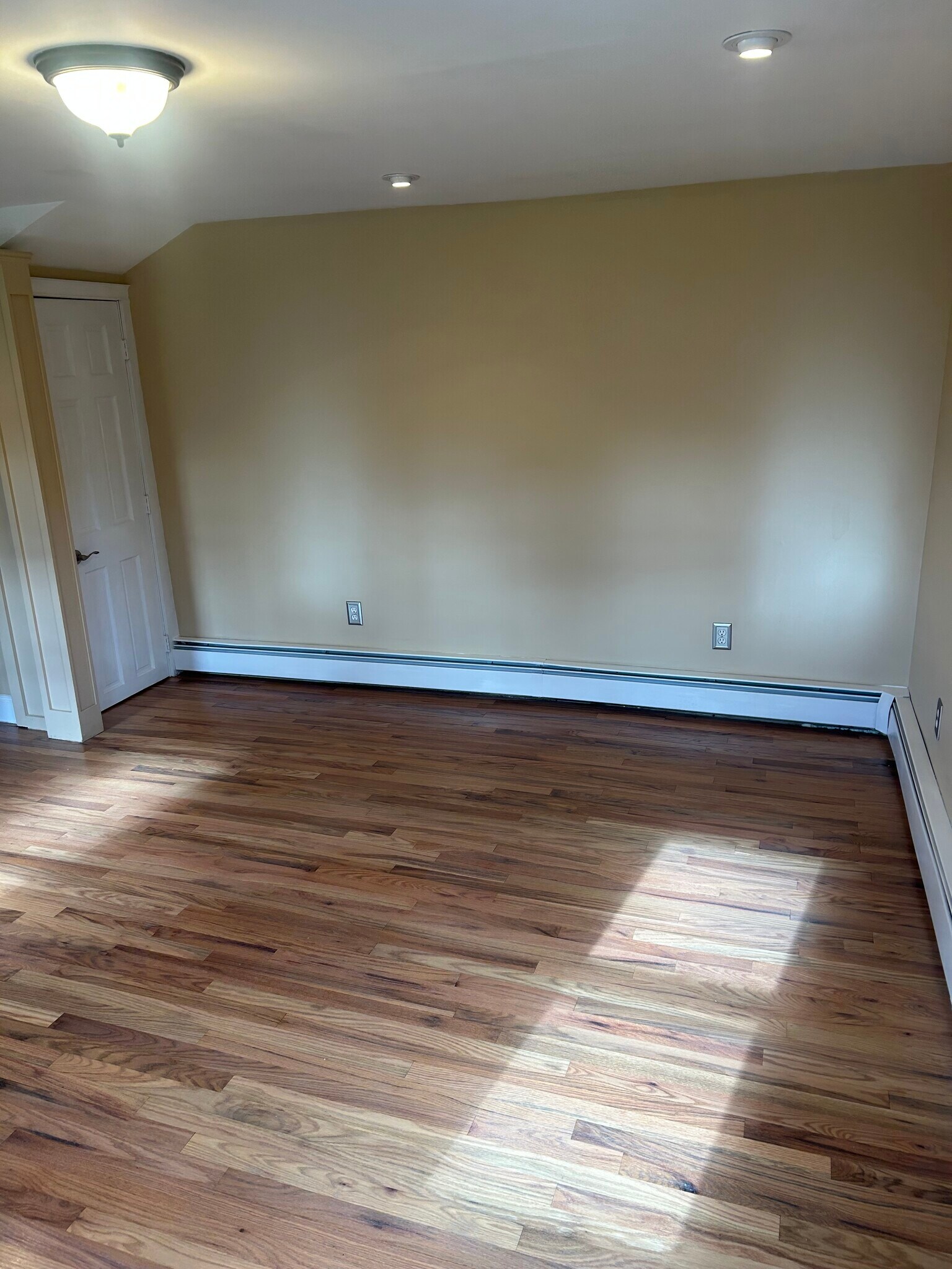 Building Photo - 303 Waterbury Hill Rd