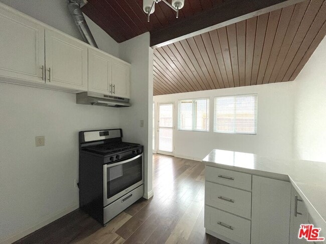 Building Photo - 4419 W Rosecrans Ave