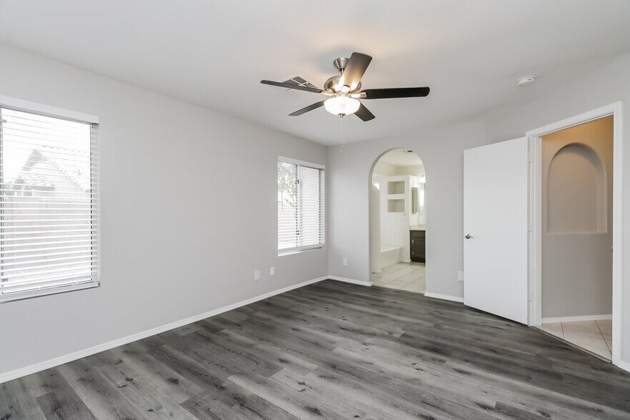 Building Photo - 873 W Sierra Madre Ave