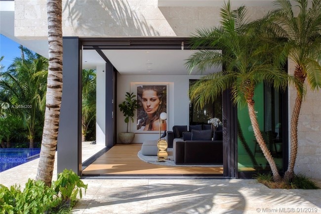 Building Photo - 428 S Hibiscus Dr