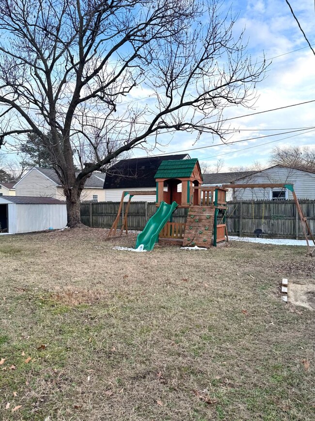 Building Photo - Charming Single Family Home