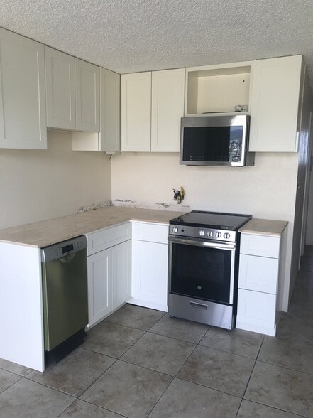 Building Photo - 2211 Ala Wai Blvd