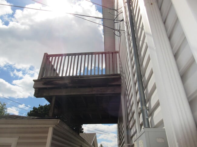 Building Photo - 2615 Taylor Ave