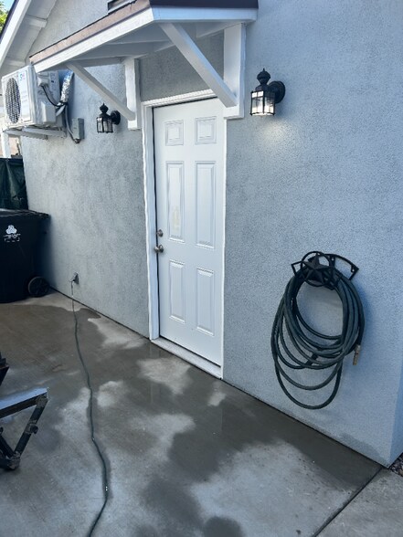 Building Photo - 7814 1/2 Lindley Ave