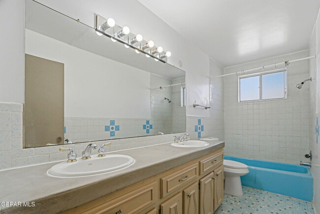 Building Photo - 1105 N Clark Dr