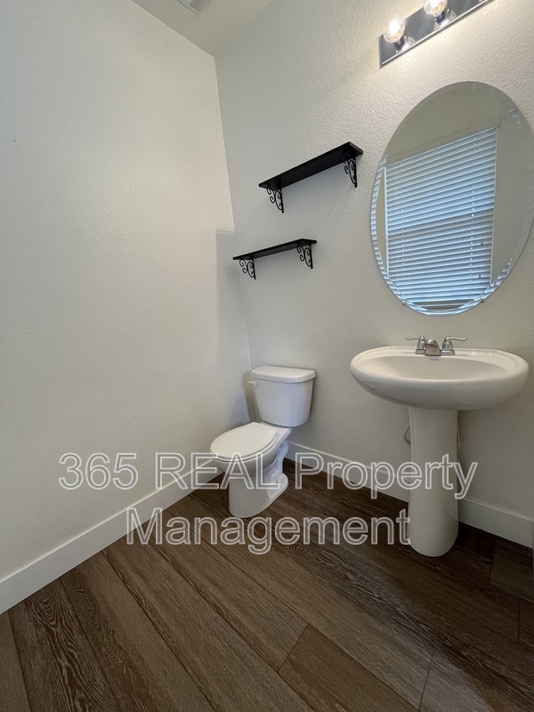 Building Photo - 1551 Highfield Dr