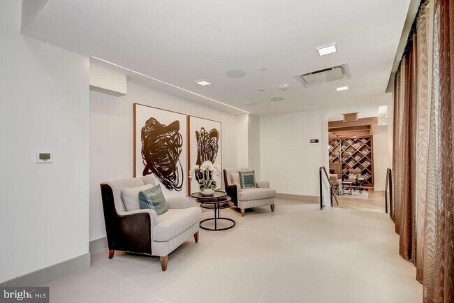 Building Photo - 1411 Key Blvd