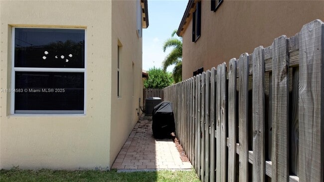 Building Photo - 24921 SW 118 Ct