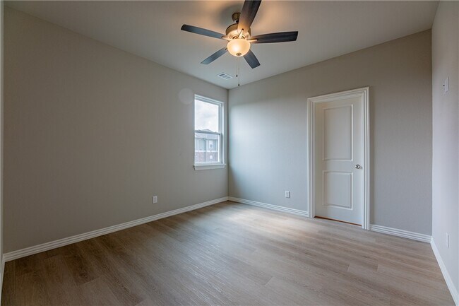 Building Photo - 1408 SW Casuarina Dr