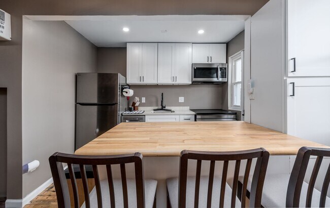 Building Photo - 1055 Parksley Ave