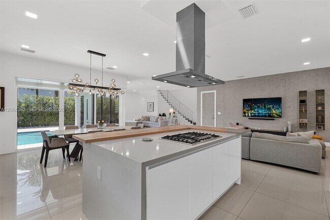 Building Photo - 7509 NW 99th Ave