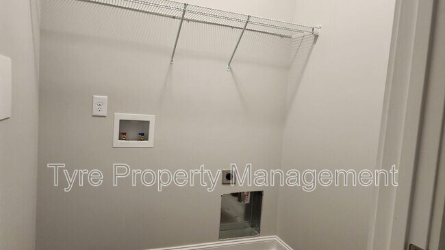 Building Photo - 1815 Fox Den Way