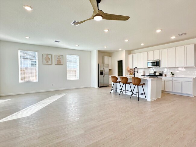 Building Photo - 2524 Lago Costa Dr
